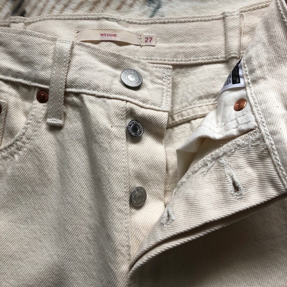 Cream Levi’s - Picture 3 of 4